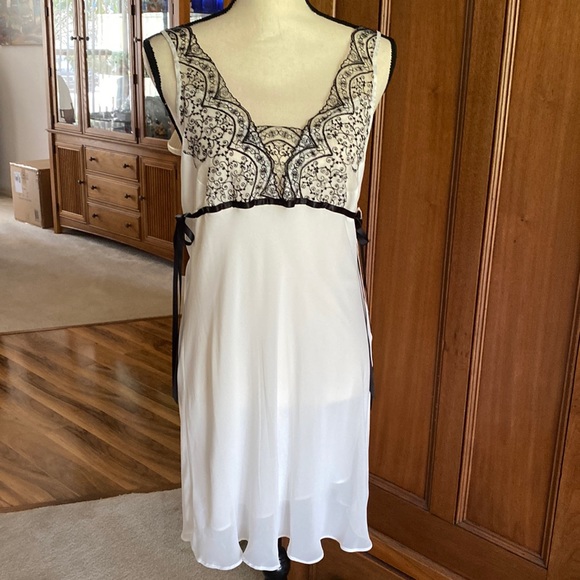 Linea Donatella Other - Linea Donatello Nightgown Cream and Black size M.   NWT